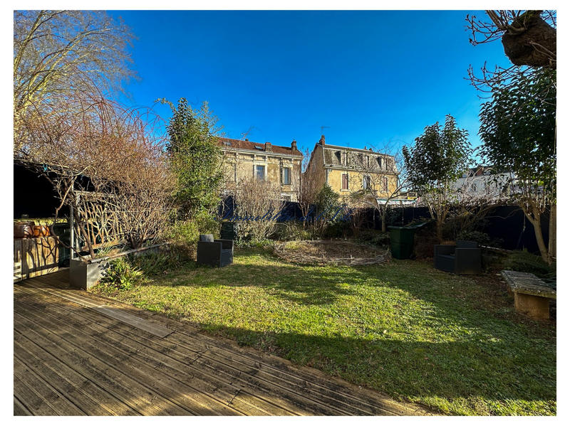 Maison - 266 m² - 12 pièces