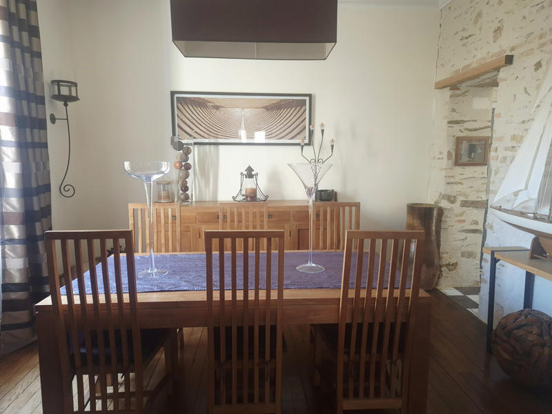 Maison - 219 m² - 8 pièces