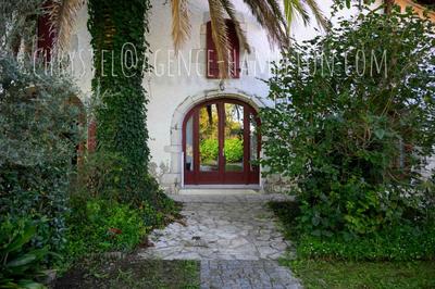 Maison - 550 m² - 27 pièces