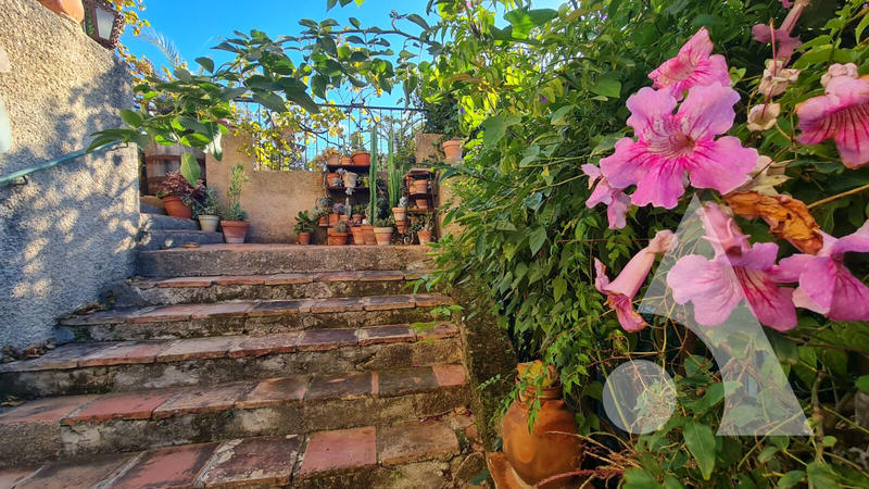 Maison - 270 m² - 8 pièces