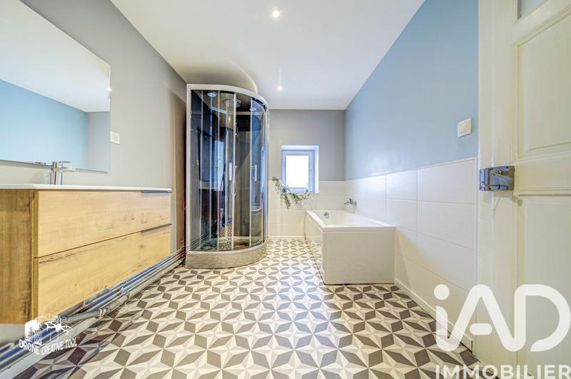 Maison - 230 m² - 7 pièces