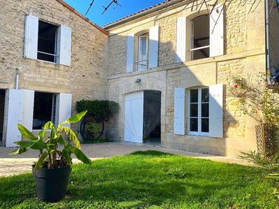 Maison - 245 m² - 8 pièces