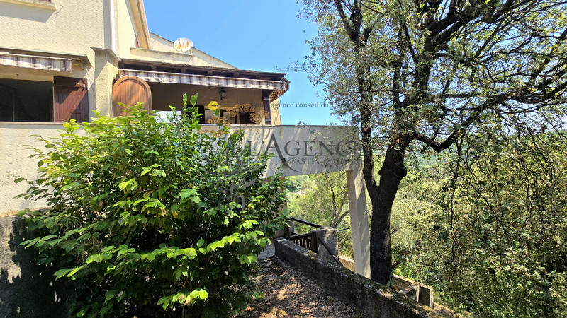 Maison - 210 m² - 6 pièces