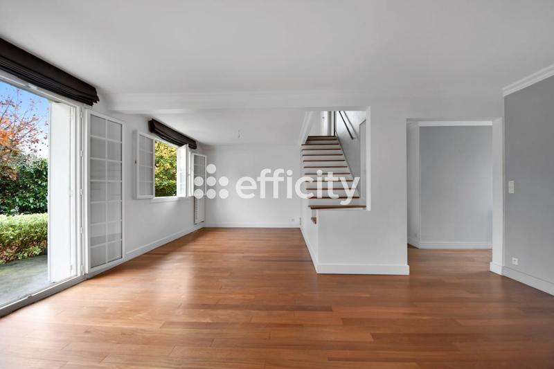 Pavillon - 247 m² - 7 pièces