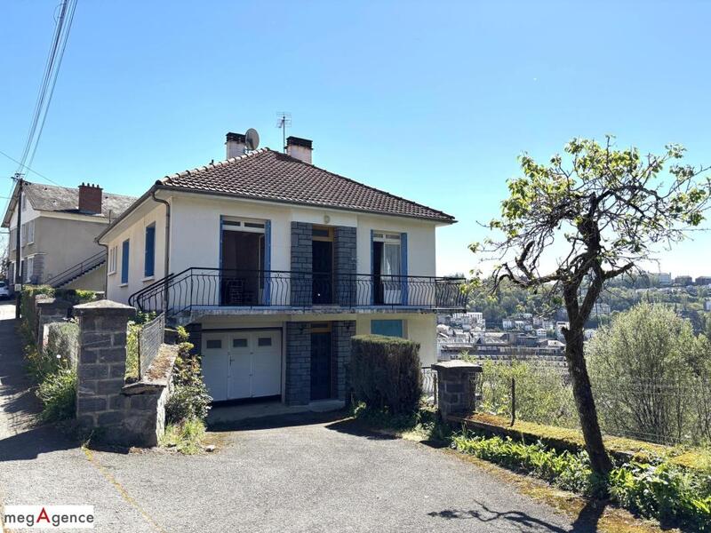 Maison traditionnelle - 165 m² - 9 pièces