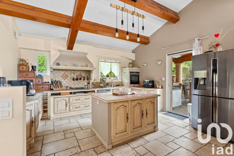 Maison - 250 m² - 7 pièces