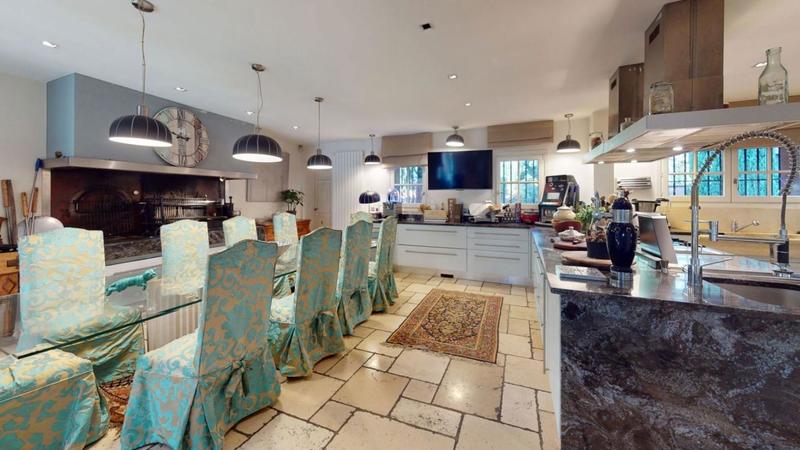 Propriété - 980 m²