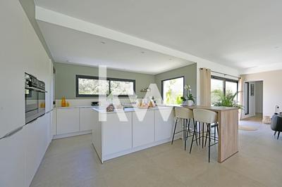 Villa - 167 m² - 6 pièces