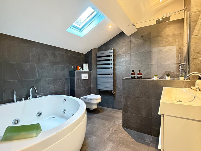 Maison - 253 m² - 6 pièces