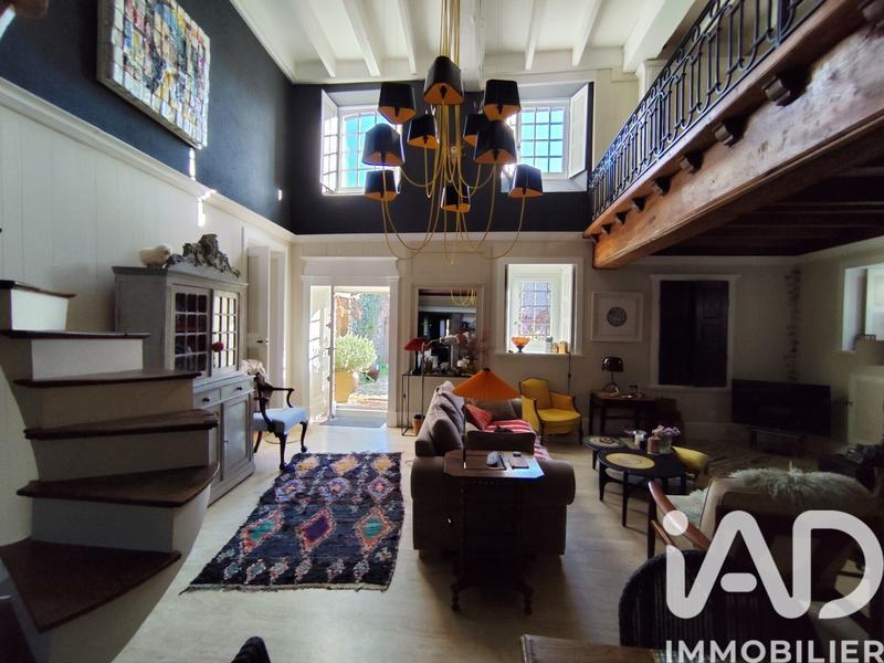 Maison - 218 m² - 6 pièces