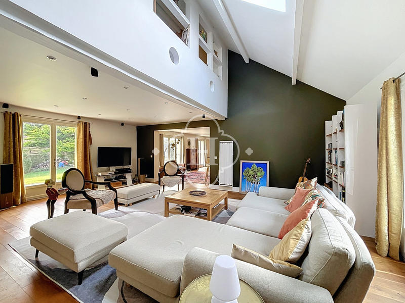 Maison - 191 m² - 8 pièces