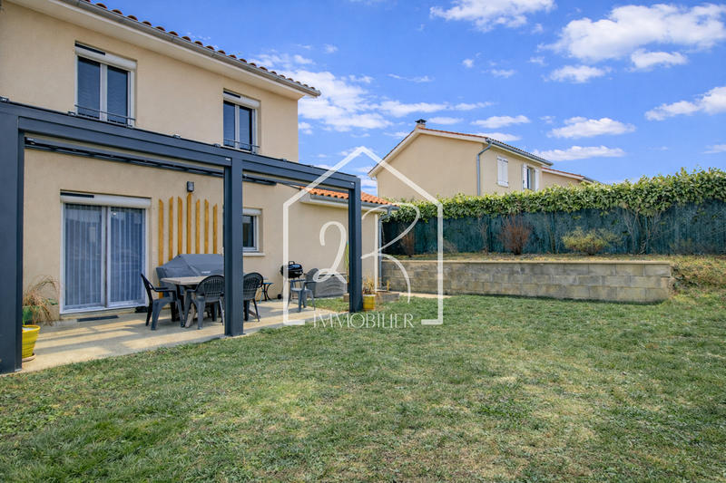 Maison - 90 m² - 4 pièces