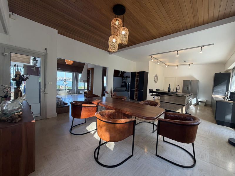 Maison - 334 m² - 8 pièces