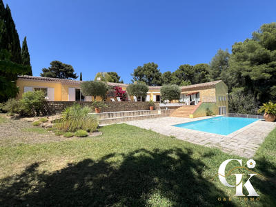 Maison - 250 m² - 7 pièces