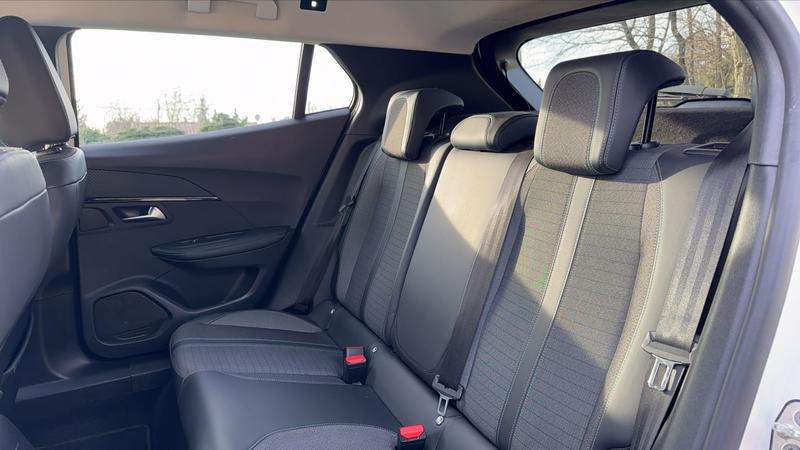 Peugeot 2008 II 1.2 Puretech 130 Eat8 Allure Business