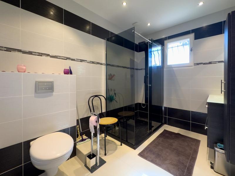 Villa - 195 m² - 6 pièces