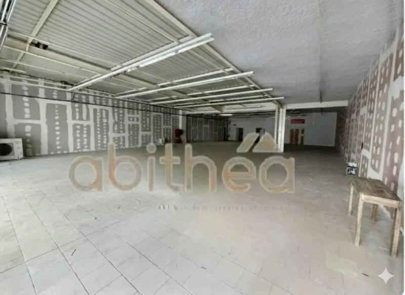 Local commercial - 365 m² - 3 pièces