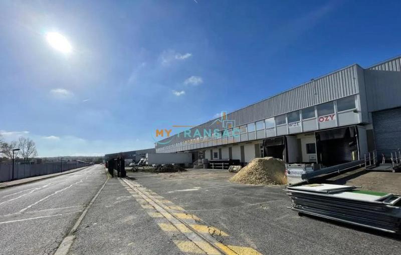 Entrepôt - 4 990 m²