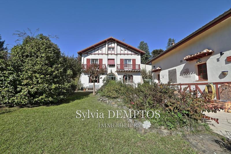 Maison - 273 m² - 12 pièces