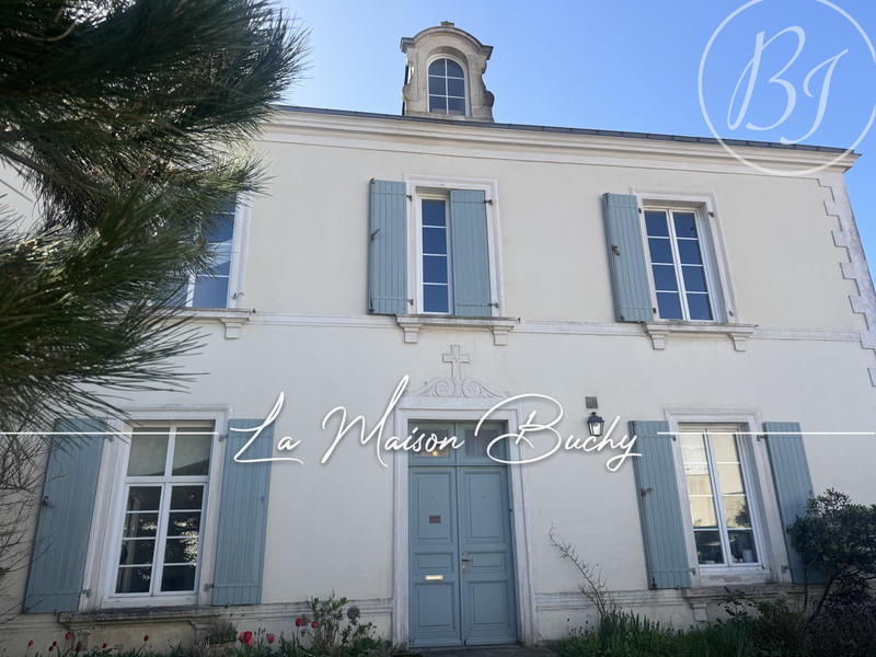 Maison - 295 m² - 11 pièces