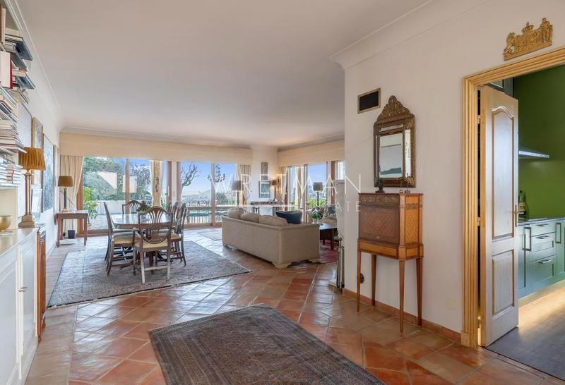 Maison - 269 m² - 9 pièces