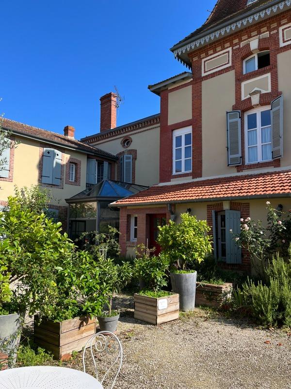 Propriété - 648 m² - 29 pièces