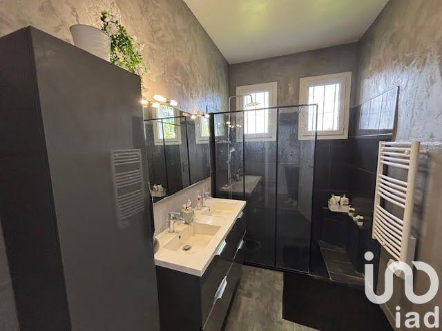 Maison - 223 m² - 9 pièces