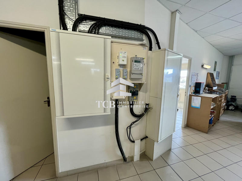 Local d'activités - 408 m²