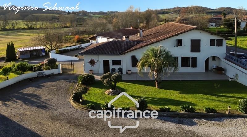 Maison - 219 m² - 8 pièces