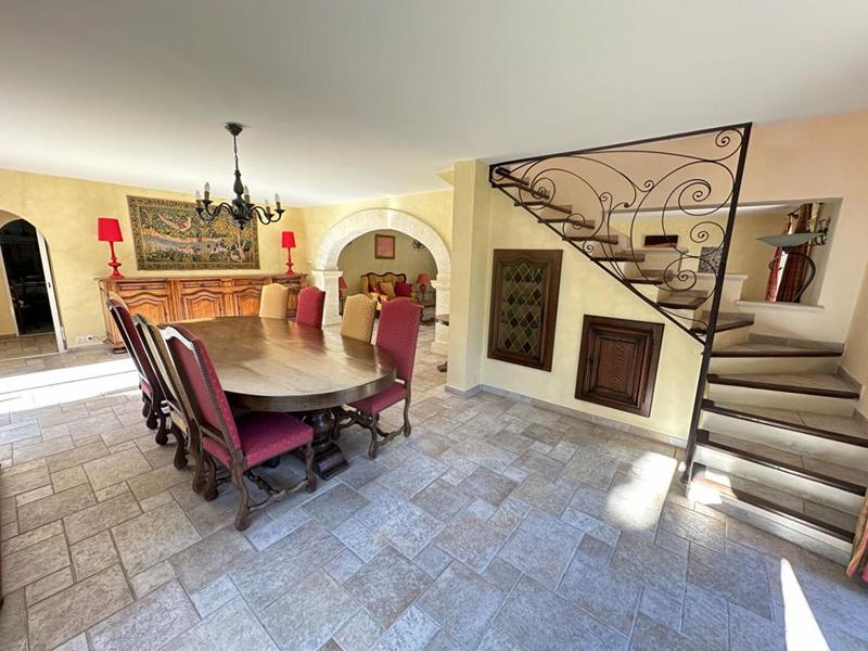 Maison - 300 m² - 8 pièces