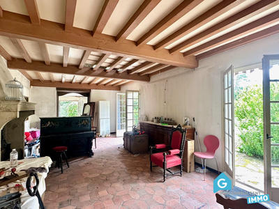 Maison - 330 m² - 8 pièces