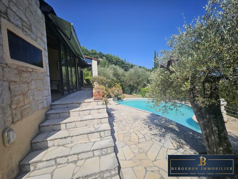 Villa - 197 m² - 8 pièces