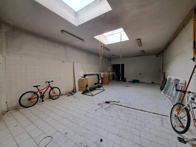 Magasins - 104 m² - 3 pièces