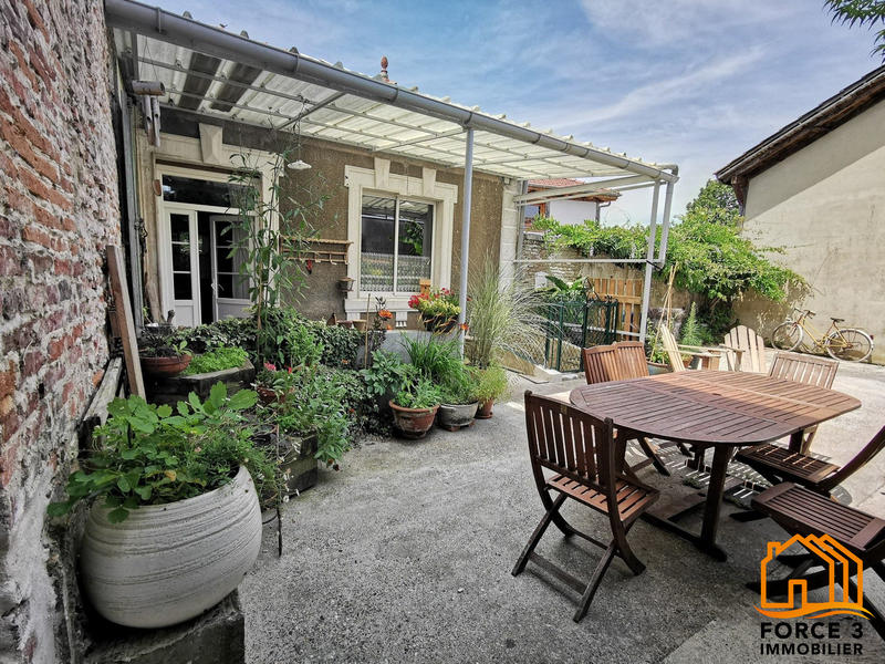 Maison - 250 m² - 11 pièces