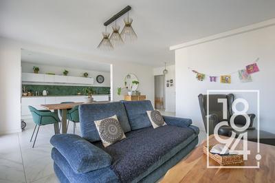 Appartement - 105 m² - 5 pièces