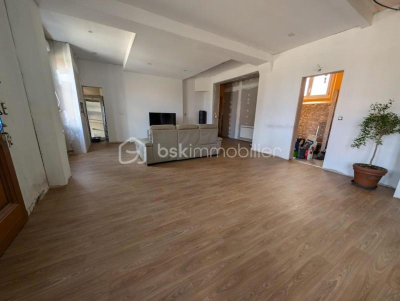 Maison - 238 m² - 7 pièces