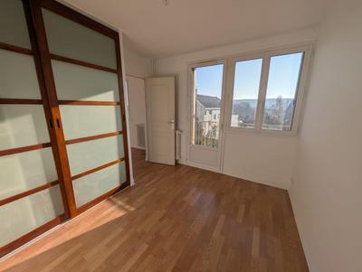 Appartement - 64 m² - 4 pièces