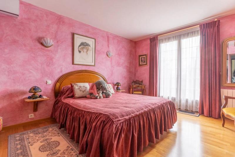 Maison - 220 m² - 8 pièces