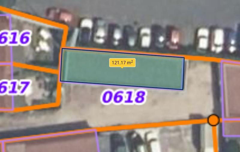 Parking / Garage - 121 m²