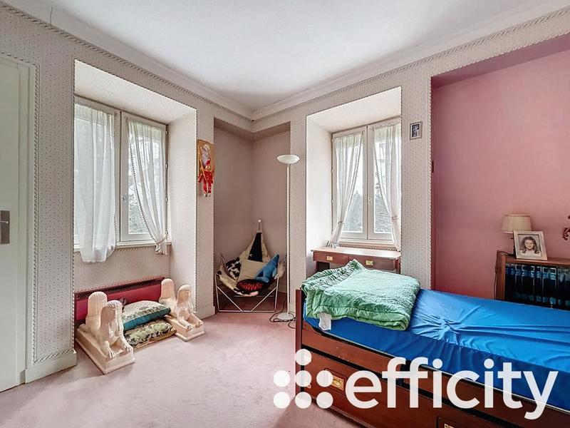 Maison - 221 m² - 5 pièces