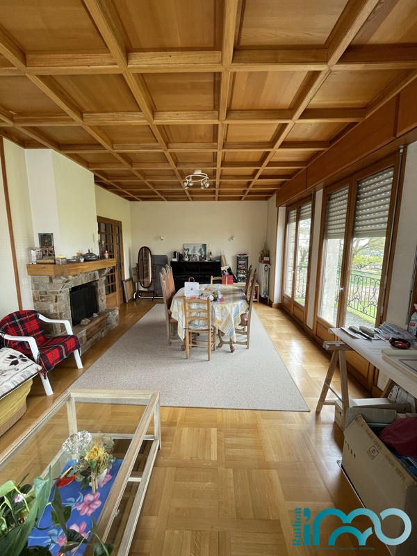 Maison traditionnelle - 185 m² - 8 pièces