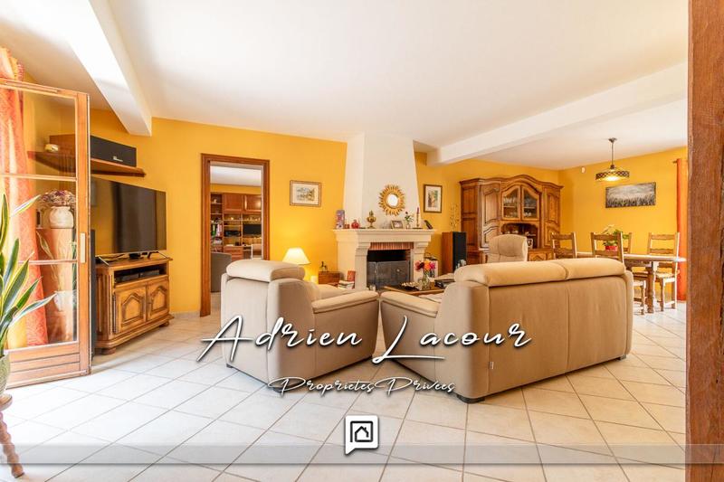 Maison - 242 m² - 10 pièces