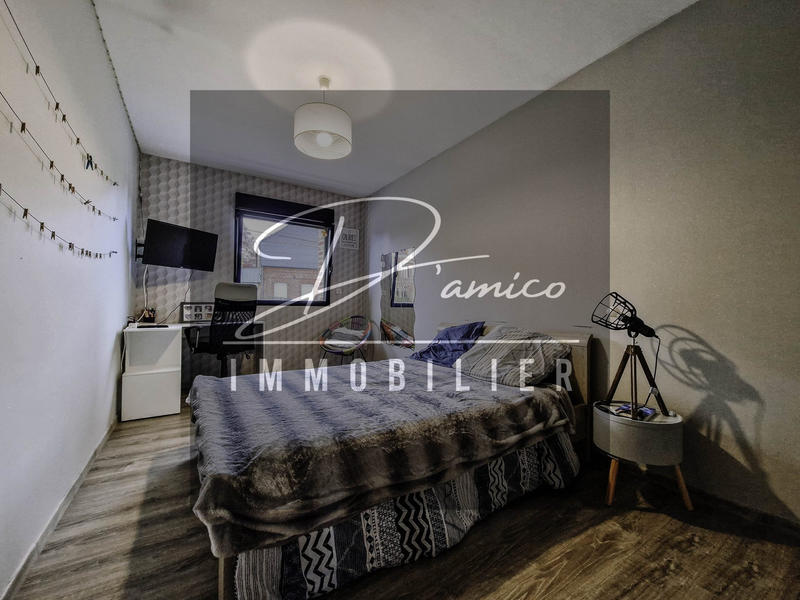 Maison - 214 m² - 10 pièces