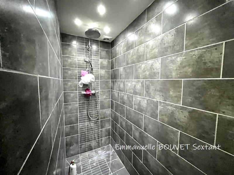 Maison - 209 m² - 9 pièces