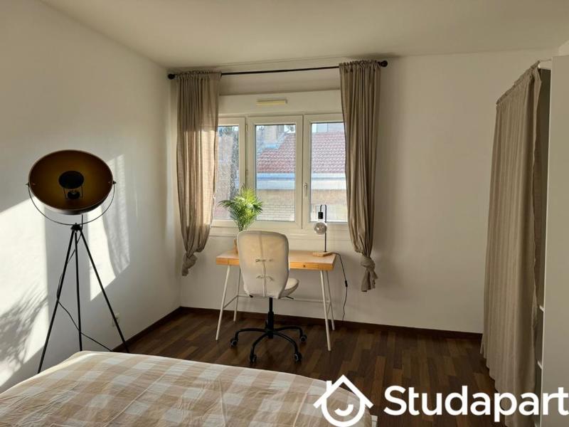 Chambre - 11 m² - 1 pièce