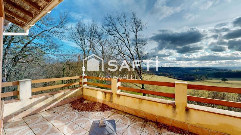 Maison - 233 m² - 7 pièces