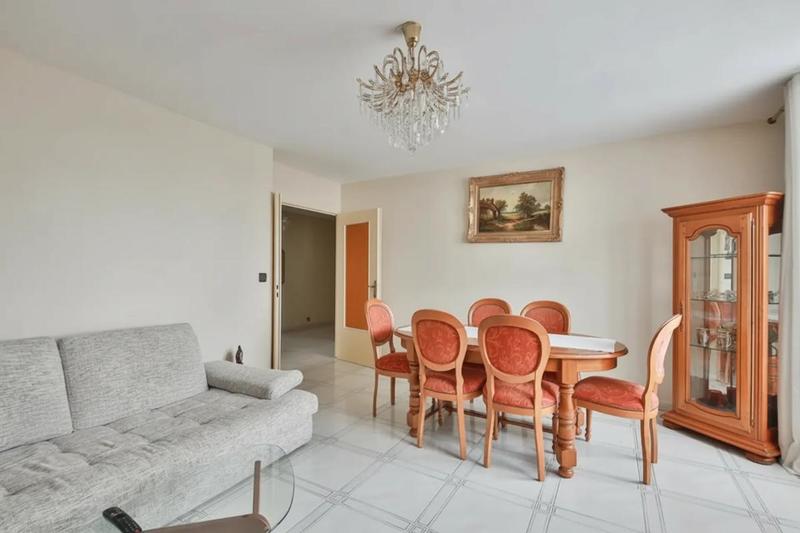 Appartement - 100 m² - 5 pièces