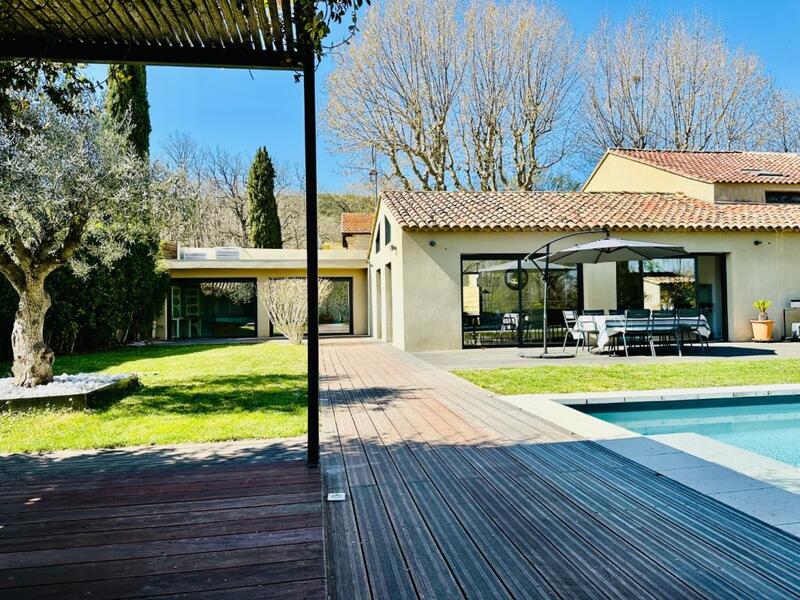 Maison - 200 m² - 6 pièces