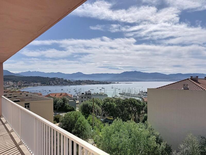 Appartement - 101 m² - 4 pièces