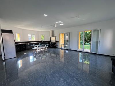 Maison - 171 m² - 7 pièces